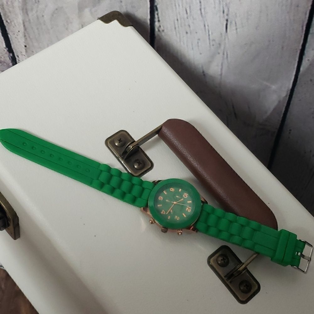Green Geneva Watch  - Picture 2 of 4